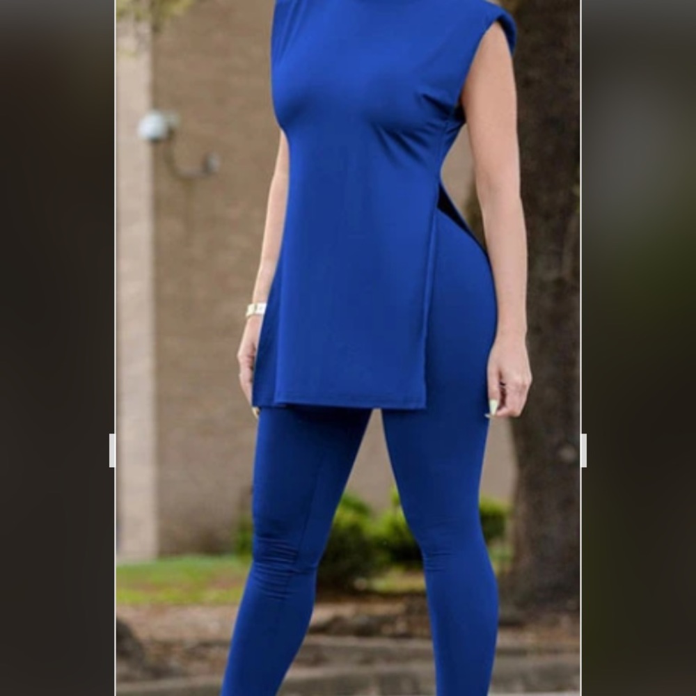 💙NEW/Never worn: Two piece royal blue top & bottom💙